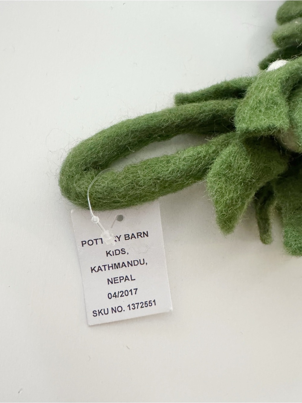Pottery Barn Wool Felt Mistletoe Garland - Picture 3 of 8